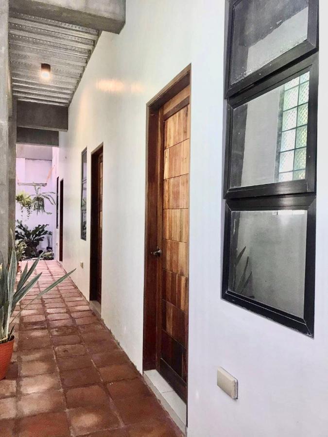Nord House Laoag Hostel Buitenkant foto
