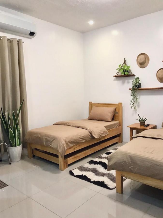 Nord House Laoag Hostel Buitenkant foto